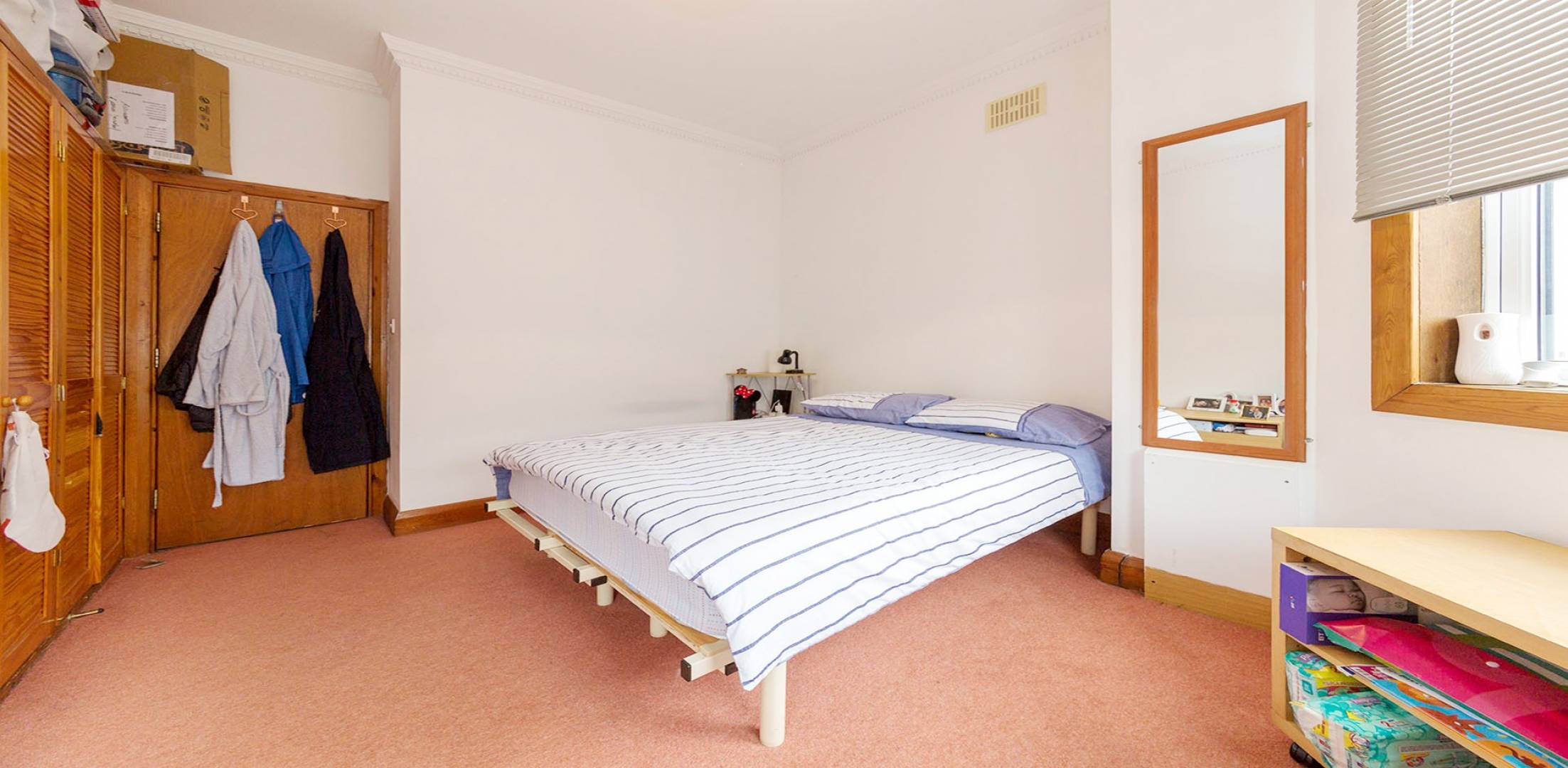 			3 Bedroom, 1 bath, 1 reception Flat			 Acland Road, Willesden Green